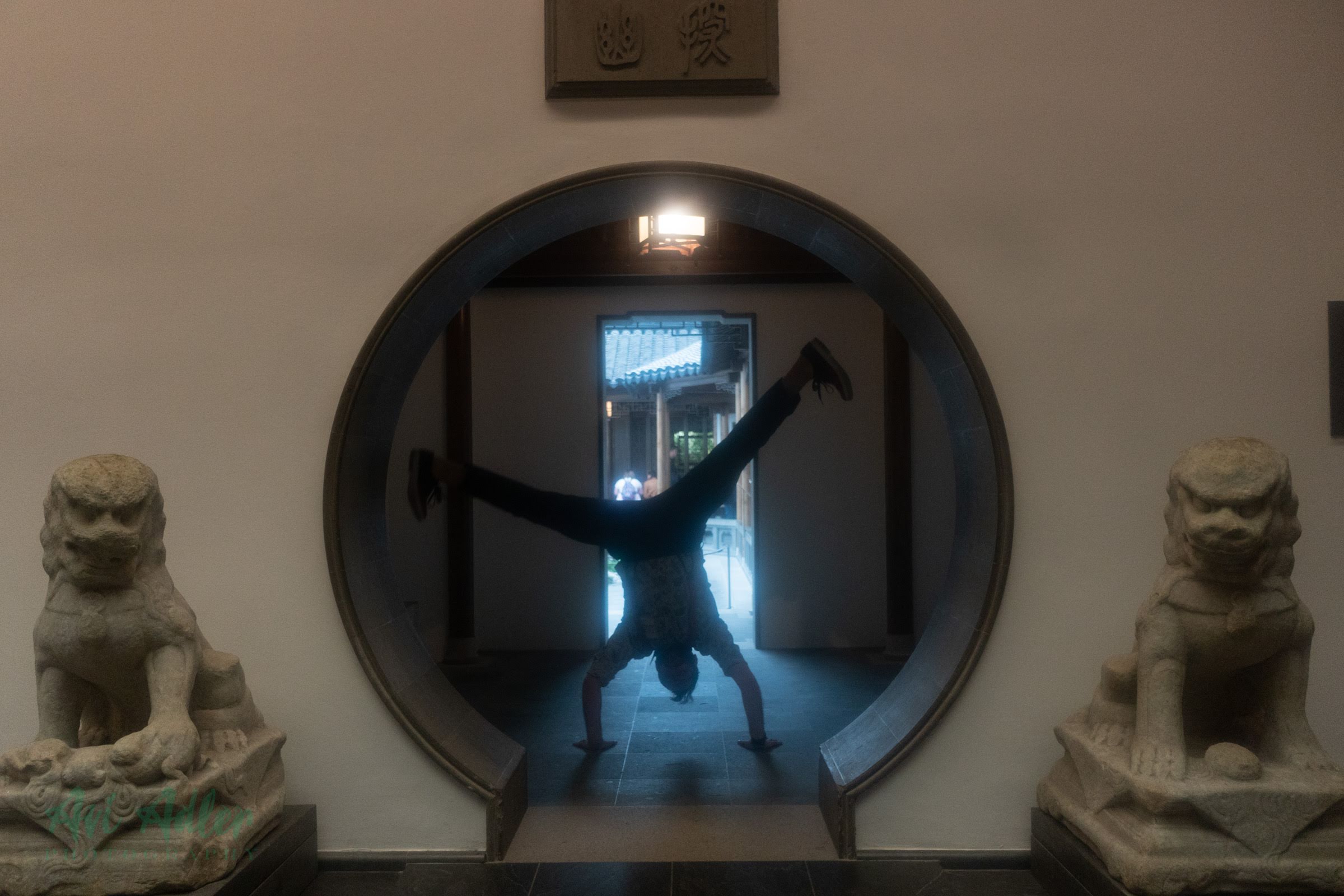 Nachliel doing a handstand at the Metropolitan Museum of Art