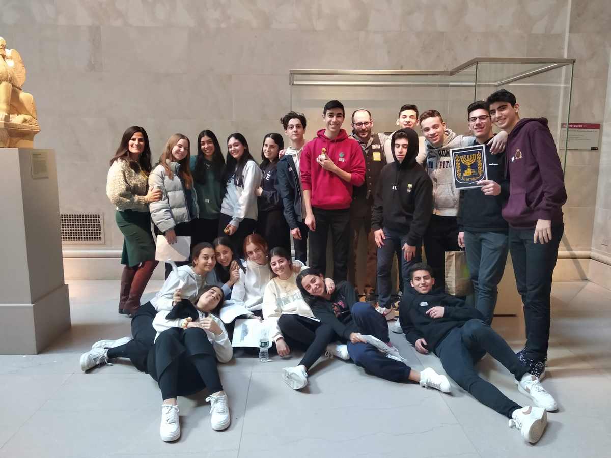 High-schoolers at the Met